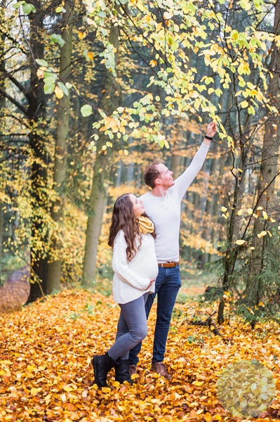 Portrait Babybauch Herbst